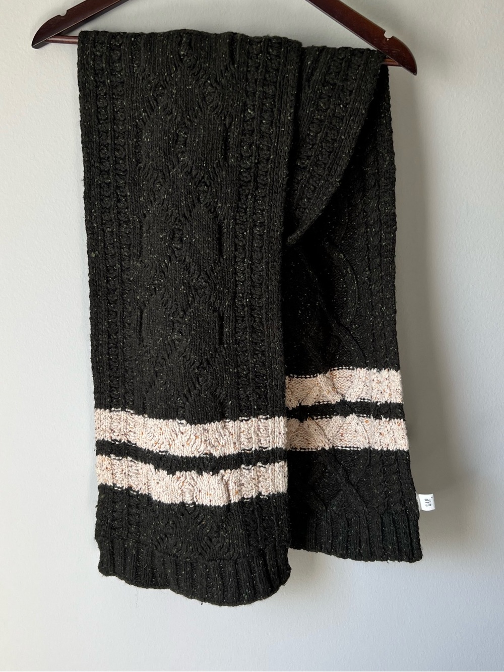 GAP Olive Green Men’s Cable-Knit Scarf with Cream Double Stripe